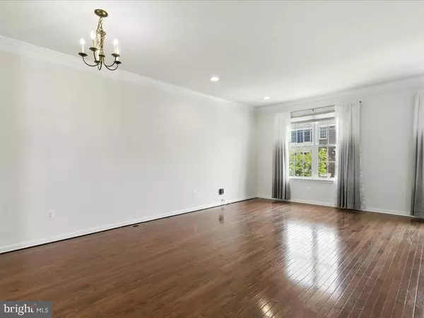 Chantilly, VA 20152,42896 PAMPLIN TER