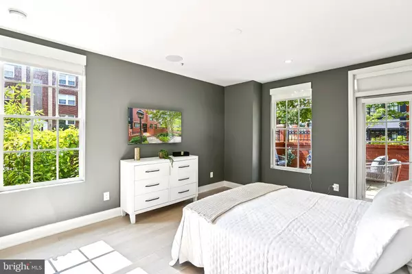 Arlington, VA 22209,1701 16TH ST N #352