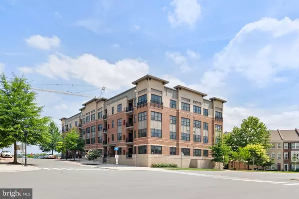 Fairfax, VA 22031,9523 BASTILLE ST #305