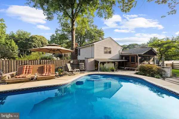 Severna Park, MD 21146,301 RAUSSELL PL