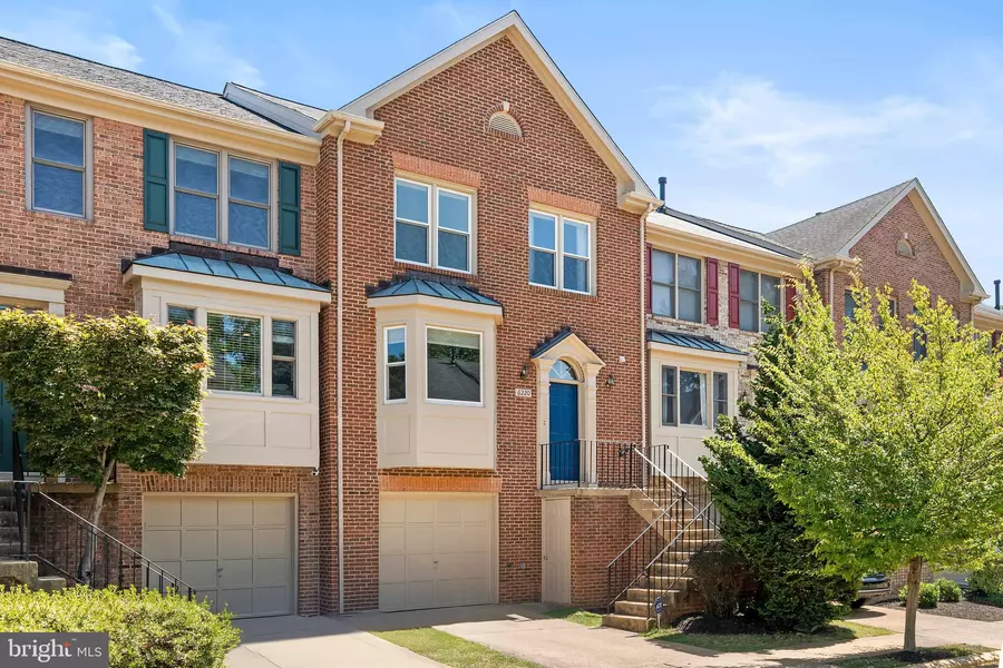 6220 SQUIRES HILL DR, Falls Church, VA 22044