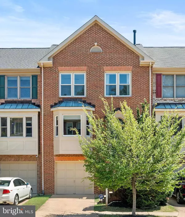 6220 SQUIRES HILL DR, Falls Church, VA 22044