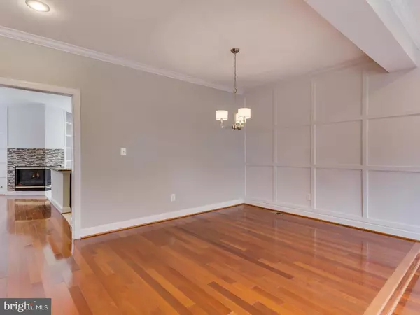 Vienna, VA 22181,9421 VAN ARSDALE DR