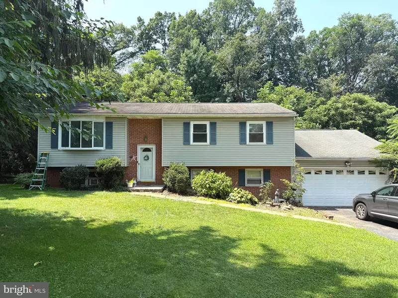 27 HAMILTON RD, Boiling Springs, PA 17007