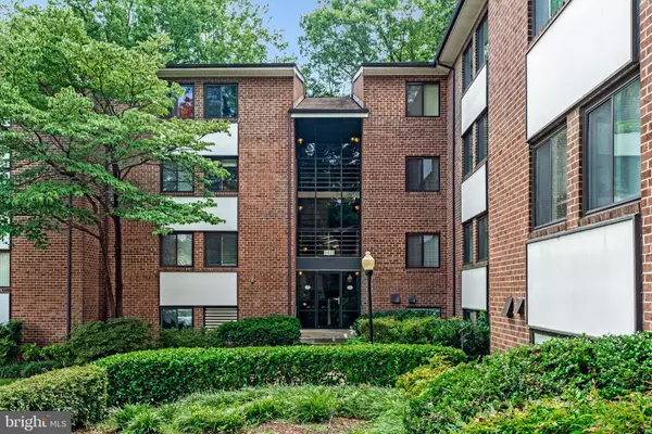 Reston, VA 20190,1421 NORTHGATE SQ #21/21B