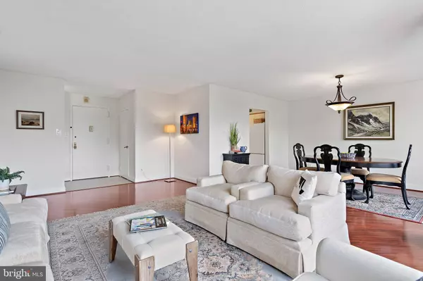 Bethesda, MD 20814,5225 POOKS HILL RD #916S