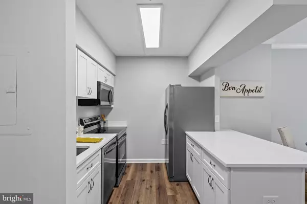 Arlington, VA 22202,1211 S EADS ST #108