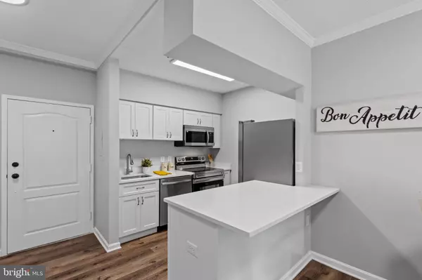 1211 S EADS ST #108, Arlington, VA 22202