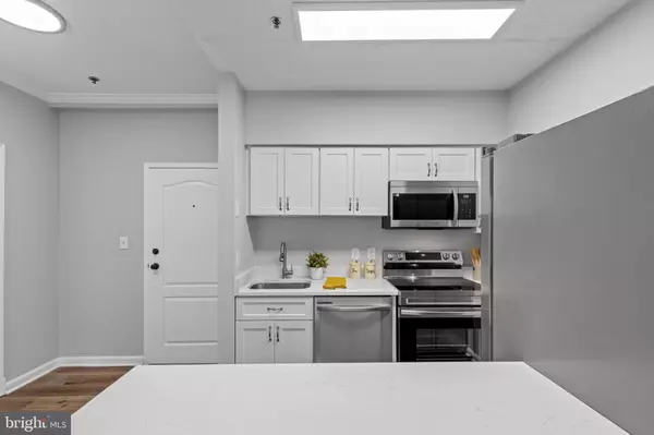 Arlington, VA 22202,1211 S EADS ST #108
