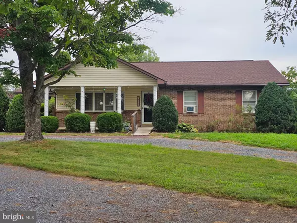 8399 WINCHESTER GRADE RD, Berkeley Springs, WV 25411