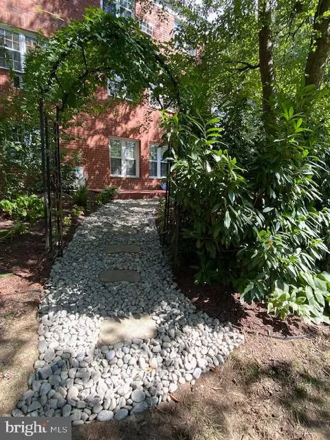 3325 VALLEY DR, Alexandria, VA 22302
