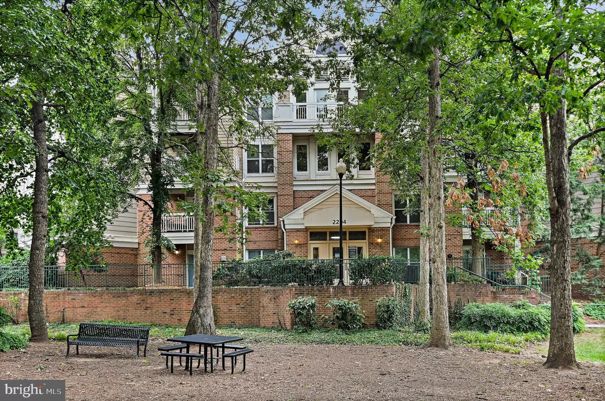 Herndon, VA 20170,2204 WESTCOURT LN #122