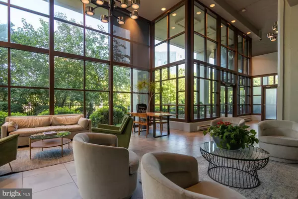 Philadelphia, PA 19103,2429-41 LOCUST ST #212