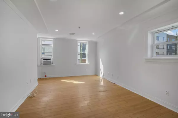 Philadelphia, PA 19121,2026 RIDGE AVE #8