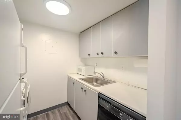 Arlington, VA 22202,1300 ARMY NAVY DR #118