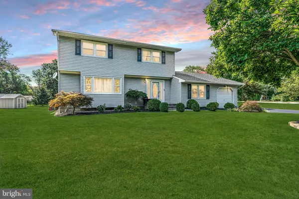 28 WOODLAND DR, Hightstown, NJ 08520