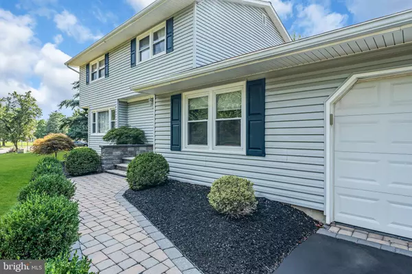 Hightstown, NJ 08520,28 WOODLAND DR