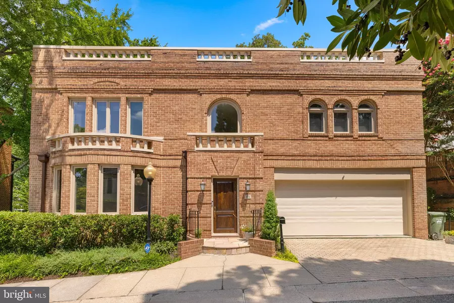 4616 FOXHALL CRES NW, Washington, DC 20007