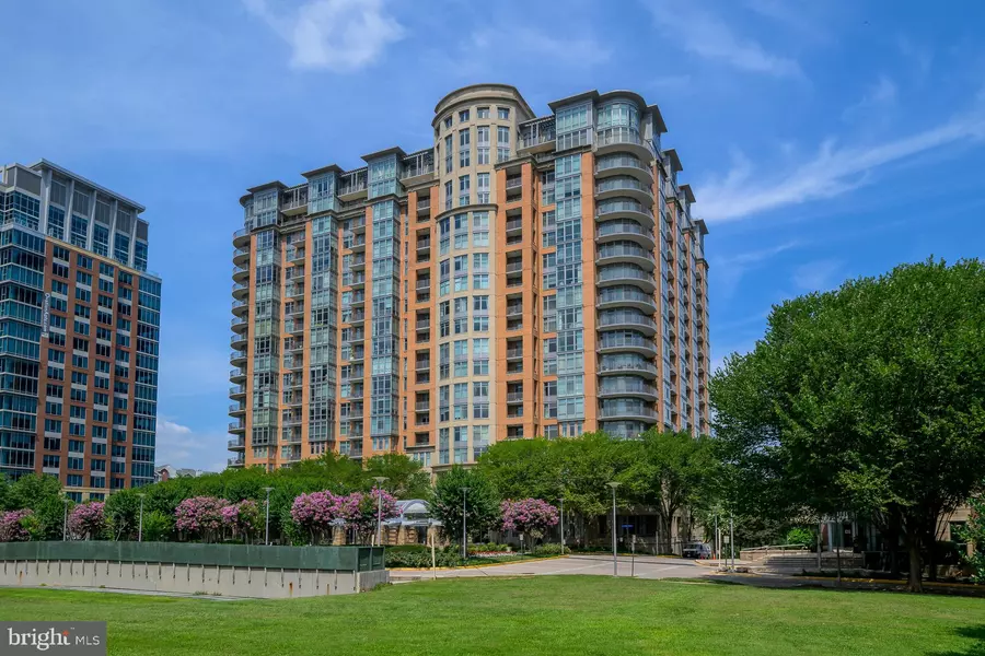 8220 CRESTWOOD HEIGHTS DR #1009, Mclean, VA 22102