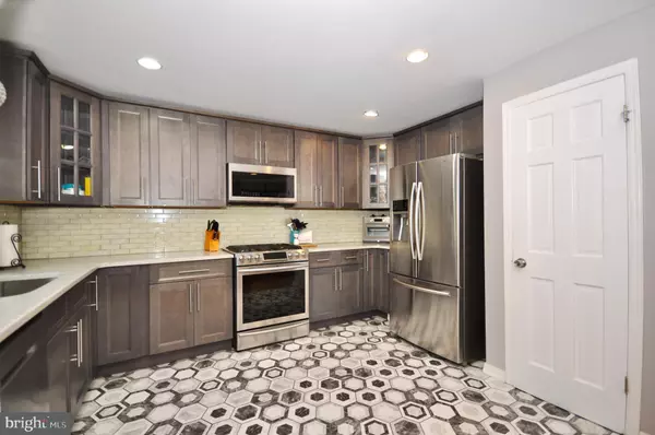 Philadelphia, PA 19153,7307 MERGANSER PL