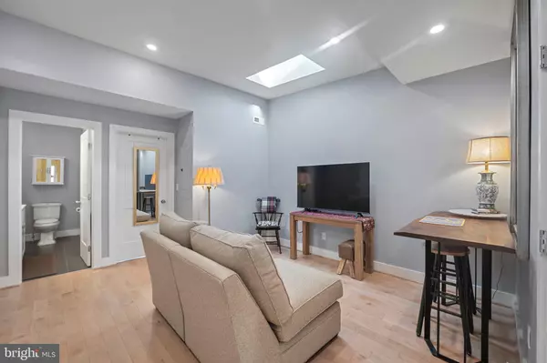 Washington, DC 20002,833 19TH ST NE #3