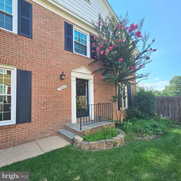 Springfield, VA 22151,7034 BRADWOOD CT