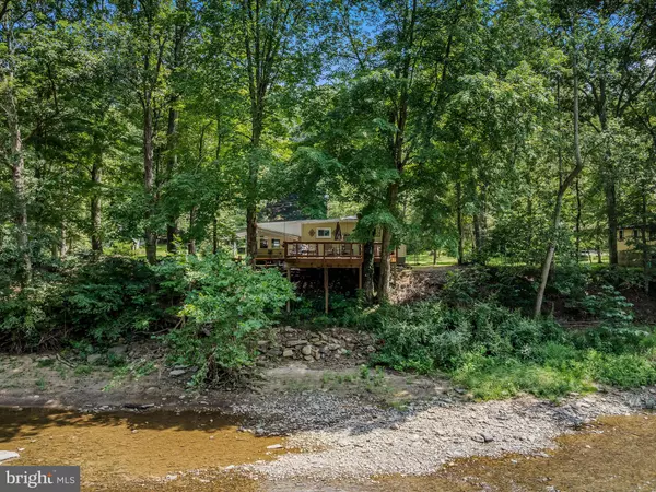 1294 GOLLIDAY LN, Great Cacapon, WV 25422