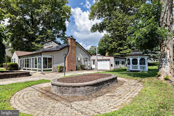 Barrington, NJ 08007,325 ALBANY AVE