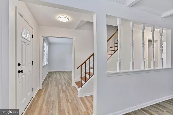 Herndon, VA 20170,719 PALMER DR