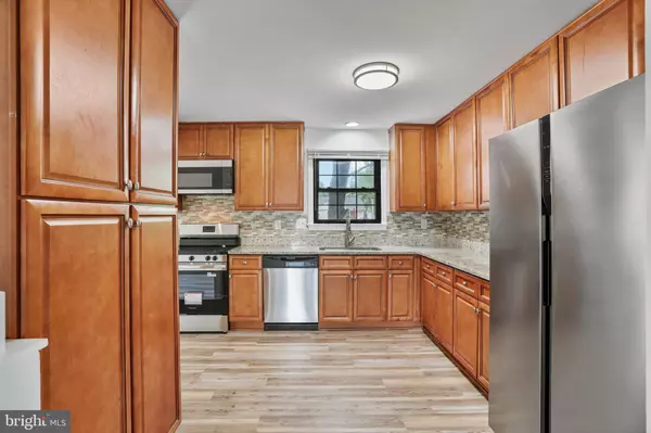 Herndon, VA 20170,719 PALMER DR