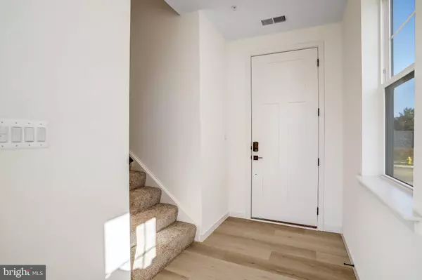 Glen Burnie, MD 21061,5737 HOWARD DR