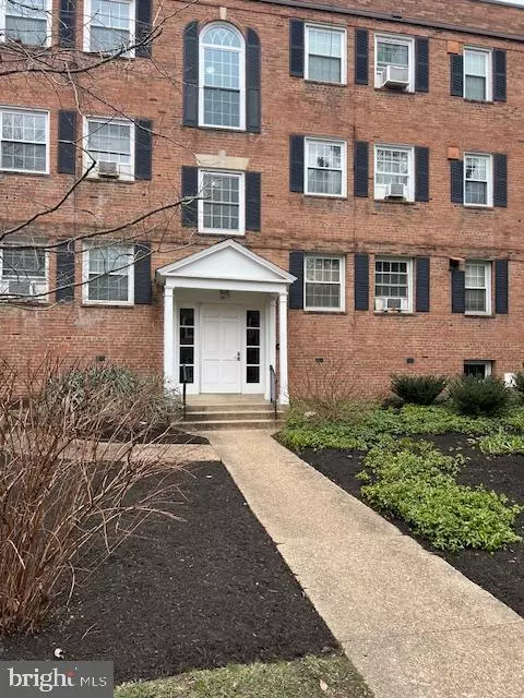 Arlington, VA 22204,5012 COLUMBIA PIKE #3