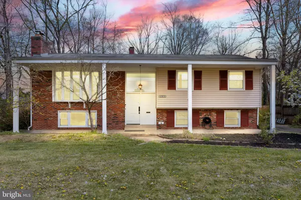 8305 FORT HUNT RD, Alexandria, VA 22308