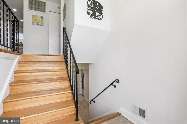 Alexandria, VA 22308,8305 FORT HUNT RD