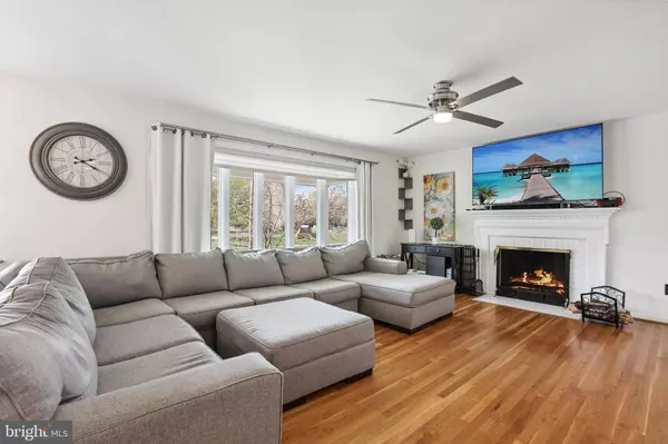 Alexandria, VA 22308,8305 FORT HUNT RD