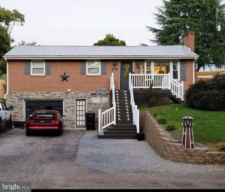 Hollins, VA 24019,635 RIDGECREST DR