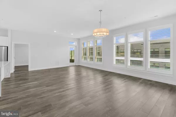 Mclean, VA 22102,1761 OLD MEADOW RD #521