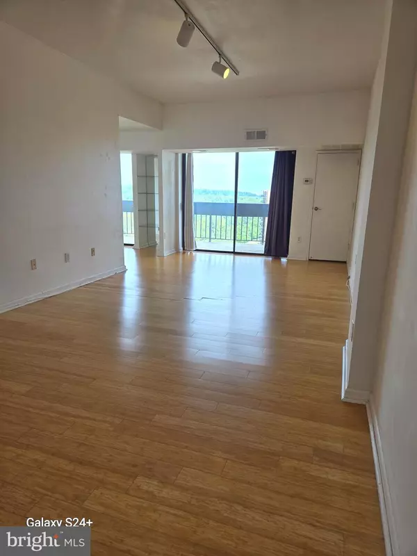 Alexandria, VA 22304,5300 HOLMES RUN PKWY #PH11