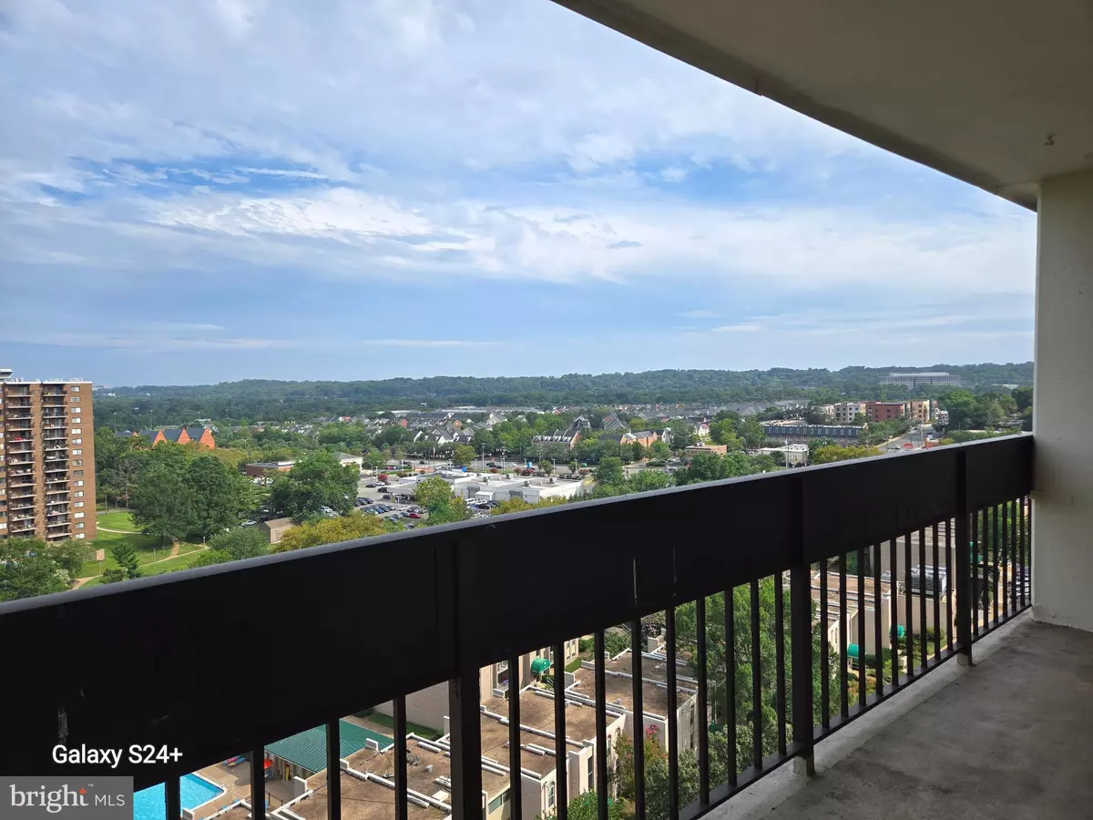 Alexandria, VA 22304,5300 HOLMES RUN PKWY #PH11