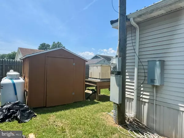 Chincoteague Island, VA 23336,5122 SERENITY LN