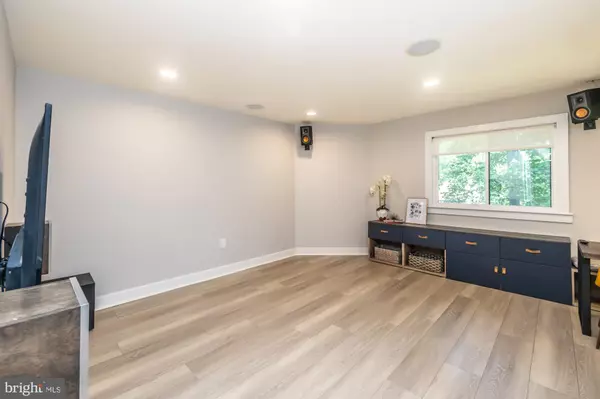 Chadds Ford, PA 19317,1003 PAINTERS XING #1003