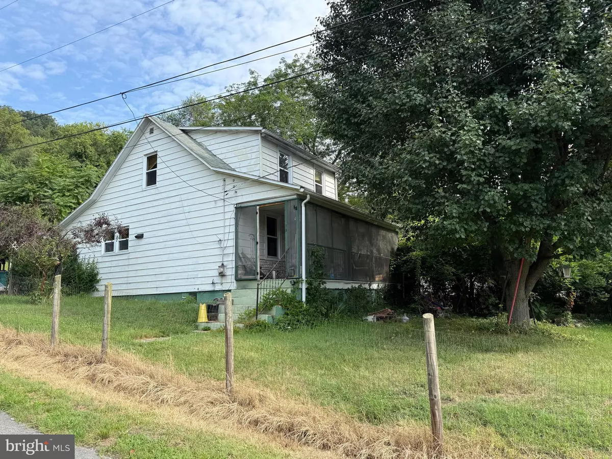 Berkeley Springs, WV 25411,34 PERRY LN
