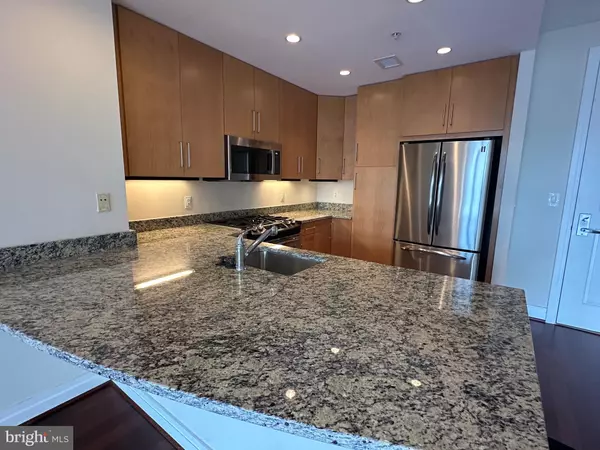 Mclean, VA 22102,8220 CRESTWOOD HEIGHTS DR #906