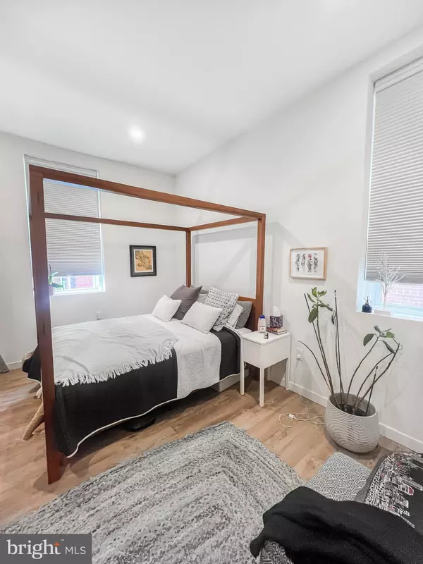 Philadelphia, PA 19147,610 S 6TH ST #1A