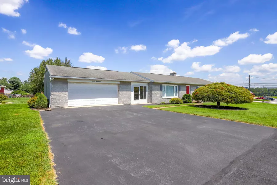 1547 HILLCREST DRIVE, Chambersburg, PA 17202