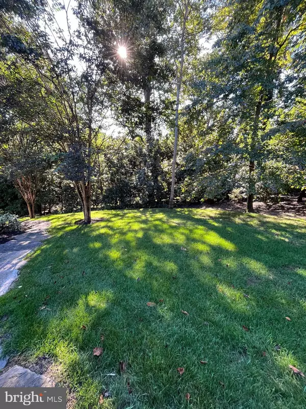 Mclean, VA 22102,1239 DALEVIEW DR