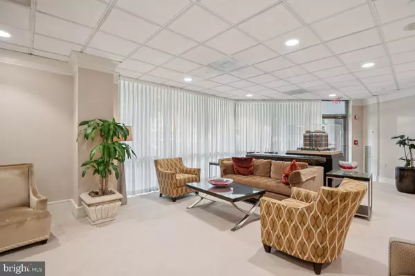 Arlington, VA 22201,901 N MONROE ST #1013