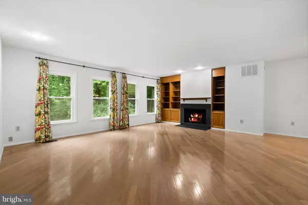 Mclean, VA 22101,6913 MCLEAN PARK MANOR CT