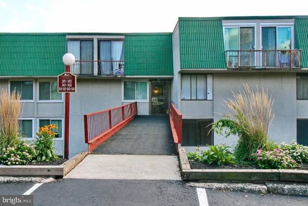 2411 FOREST LN, Schwenksville, PA 19473