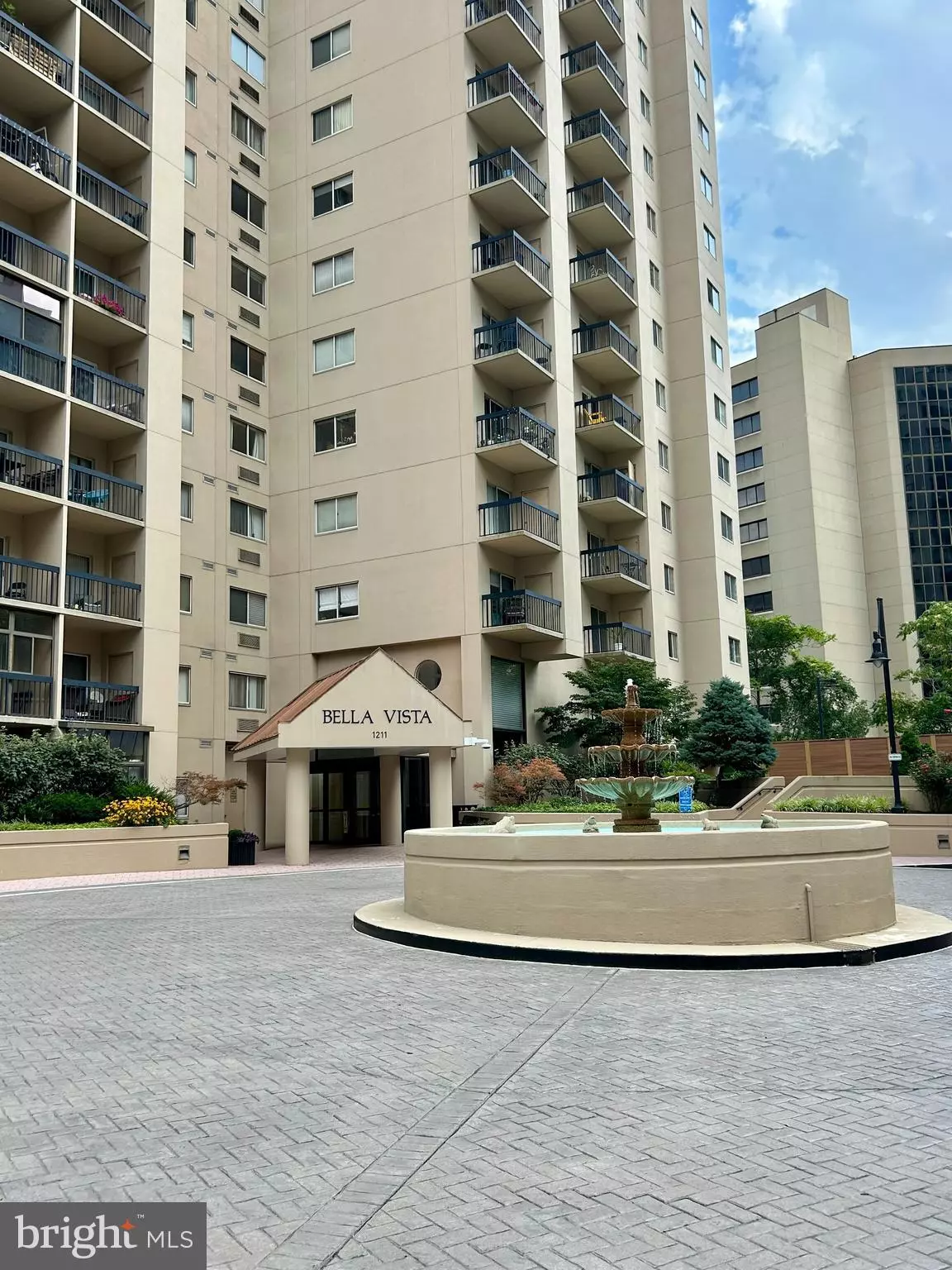 Arlington, VA 22202,1211 S EADS ST #307